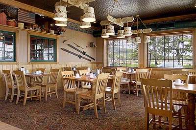 Howard Johnson Inn & Conference Center - Emma Krumbees Restaurant And Bakery