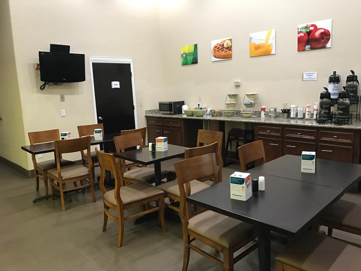 Comfort Suites - 