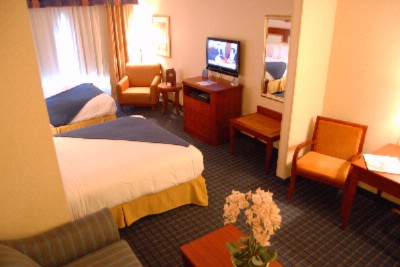 Holiday Inn Express & Suites - Two Queen Suites