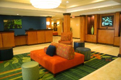 Fairfield Inn & Suites by Marriott - Lobby Area