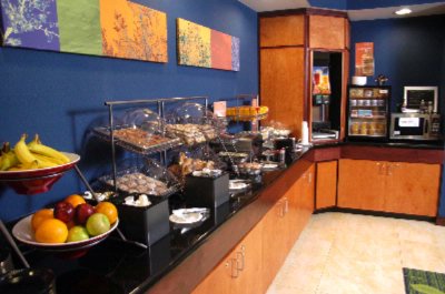 Fairfield Inn & Suites by Marriott - Breakfast Area