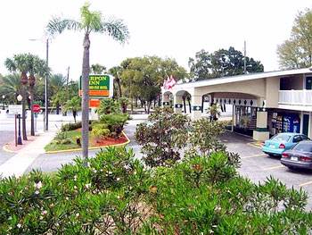 Tarponn Inn - Front
