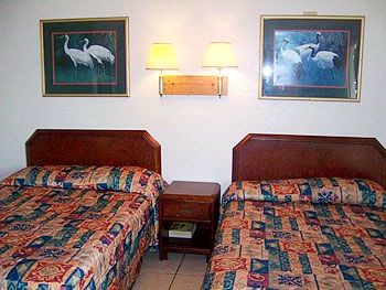 Tarponn Inn - Guest Rroom
