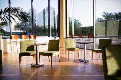 Crowne Plaza - Lobbey Patio
