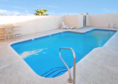 Econo Lodge - 