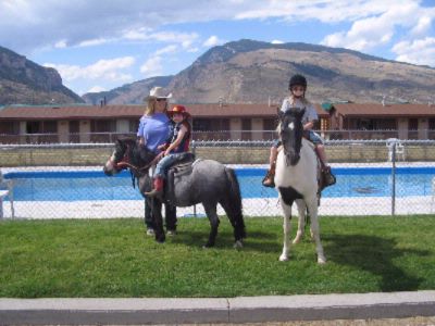 Big Bear Motel - Jody And 2 Little Riders By Pool