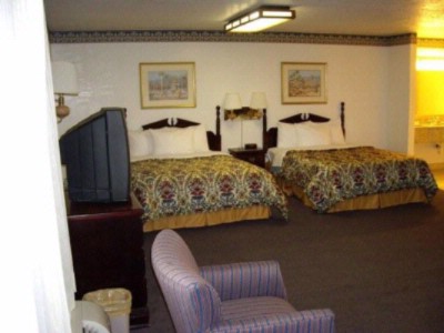 Sandman Inn - Family Room