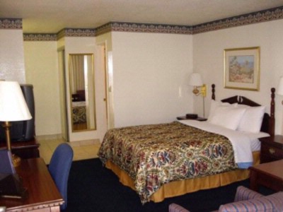 Sandman Inn - Queen Bed