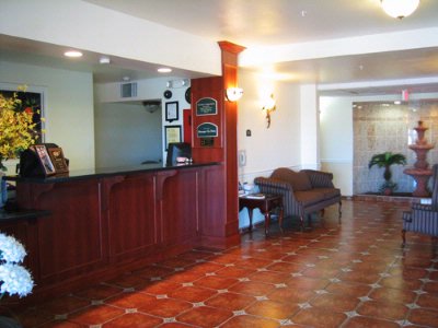 Holiday Inn Express & Suites - Holiday Inn Express Lobby