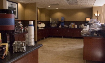Hampton Inn & Suites Lino Lakes - Breakfast Area