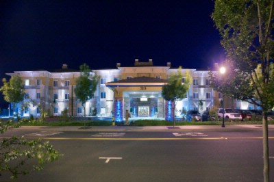 Holiday Inn Express - 