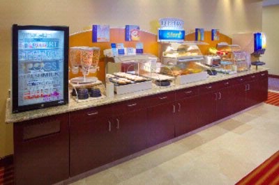 Holiday Inn Express - Breakfast