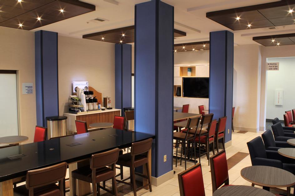 Holiday Inn Express - Great Room