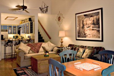 Junipine Resort - Your Creekhouse Living Room