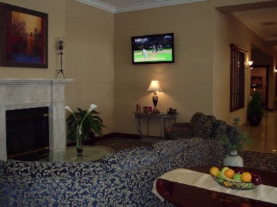 The Parkway Hotel - Our Cozy Lobby Has Free Wi-fi