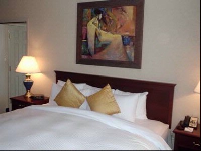 The Parkway Hotel - Lovely Guestrooms