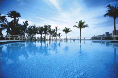 Mandarin Oriental Miami - Infinity Edge Pool Overlooking Biscayne Bay