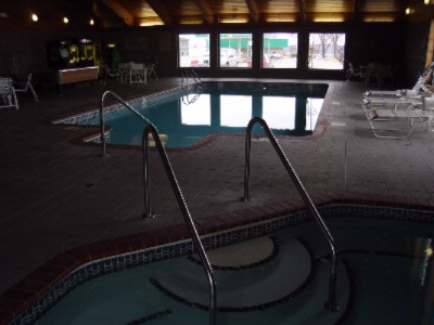 Americinn - Oversized Pool With Hot Tub And Game Area