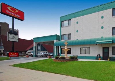 Econo Lodge Suits & Inns - 