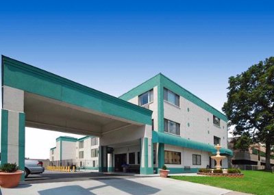 Econo Lodge Suits & Inns - 