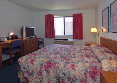 Econo Lodge Suits & Inns - 