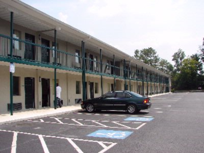Howard Johnson Inn - 