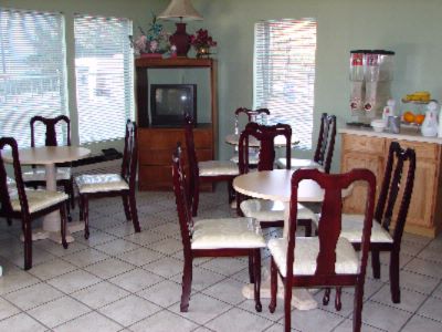 Howard Johnson Inn - 
