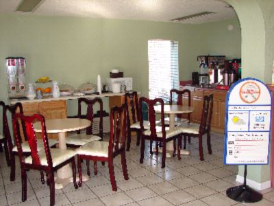 Howard Johnson Inn - 
