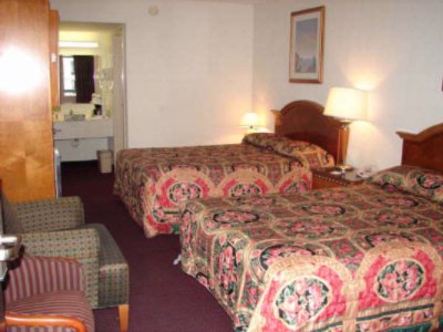 Howard Johnson Inn - 2 Double Bed Room