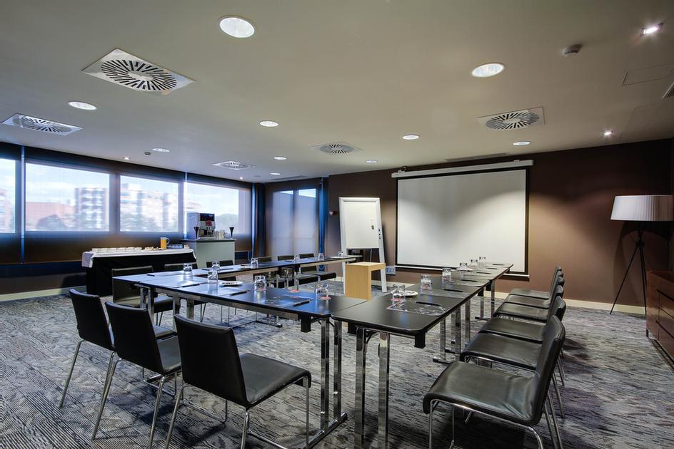 Rafaelhoteles Forum Alcala - 