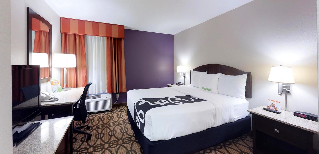 La Quinta Inn Springfield South - King Whirlpool