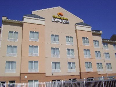 Holiday Inn Express - 