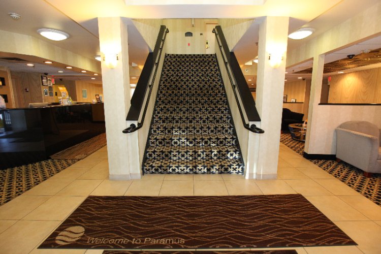 Comfort Inn & Suites Paramus Nj - Breakfast Room