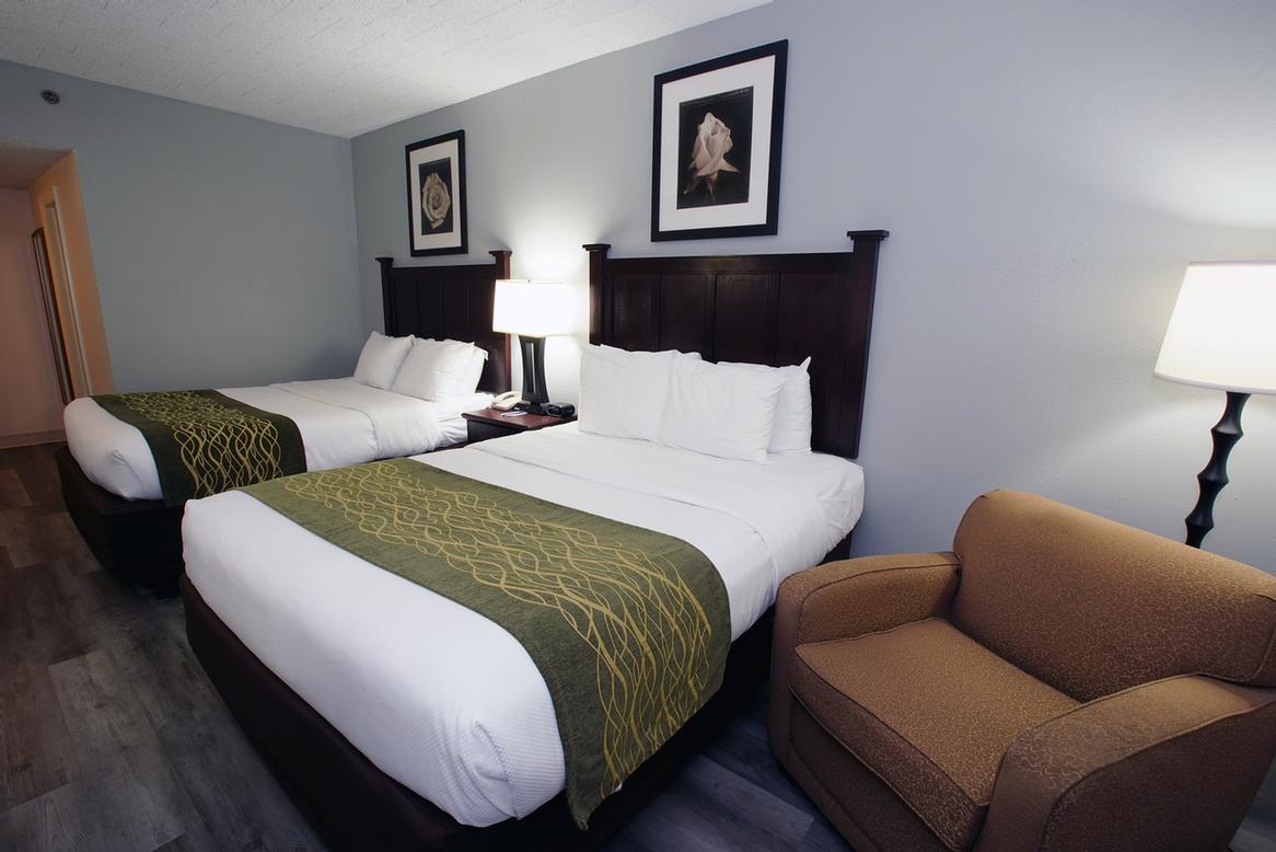 Comfort Inn & Suites Paramus Nj - Two Room Suite