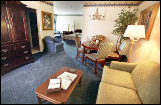 Historic Hotel Utica An Ascend Collection - Master Suite