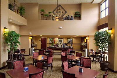 Hampton Inn & Suites Airport - Breakfast Area