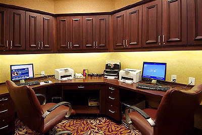 Hampton Inn & Suites Airport - Business Center Open 24 Hours