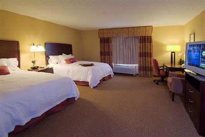 Hampton Inn & Suites Airport - Room With Two Queen Beds