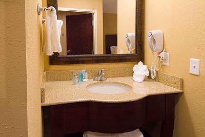 Hampton Inn & Suites Airport - Bathroom Vanity