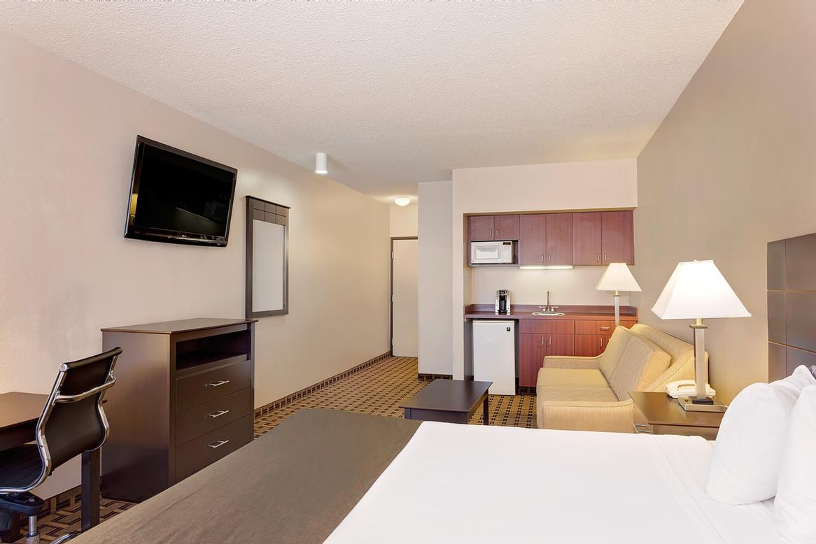 Baymont Inn & Suites Coralville / Iowa City - Two-queen Bed Room