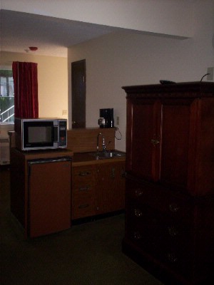 Howard Johnson Inn & Suites - Wet Bar Suite