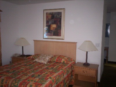 Howard Johnson Inn & Suites - Nice And New Renovated Rooms