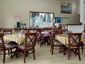 Howard Johnson Inn & Suites - Breakfast Area