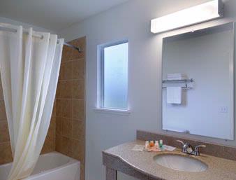 Howard Johnson Inn & Suites - 
