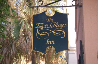 Elliott House Inn - Front Sign