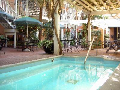 Elliott House Inn - Courtyard Jacuzzi