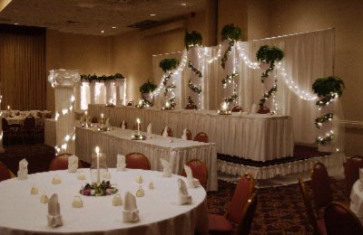 Clarion Hotel & Convention Center - Head Table For Wedding