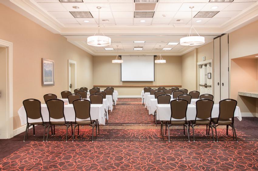 Holiday Inn Airport - 