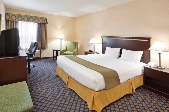 Holiday Inn Express Hotel & Suites - One King Bed Room