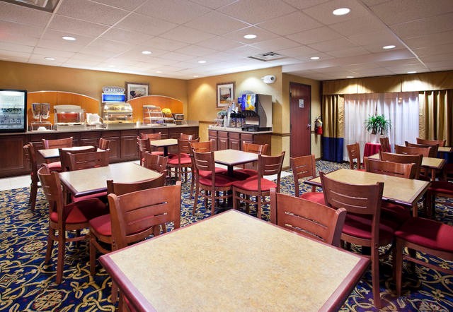 Holiday Inn Express Hotel & Suites - Express Start Breakfast